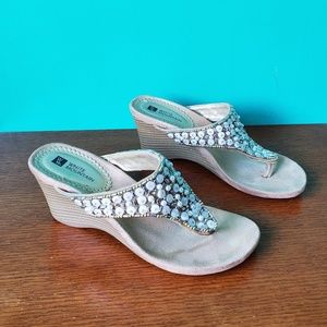 White Mountain Beaded Wedge Sandel Size 6M